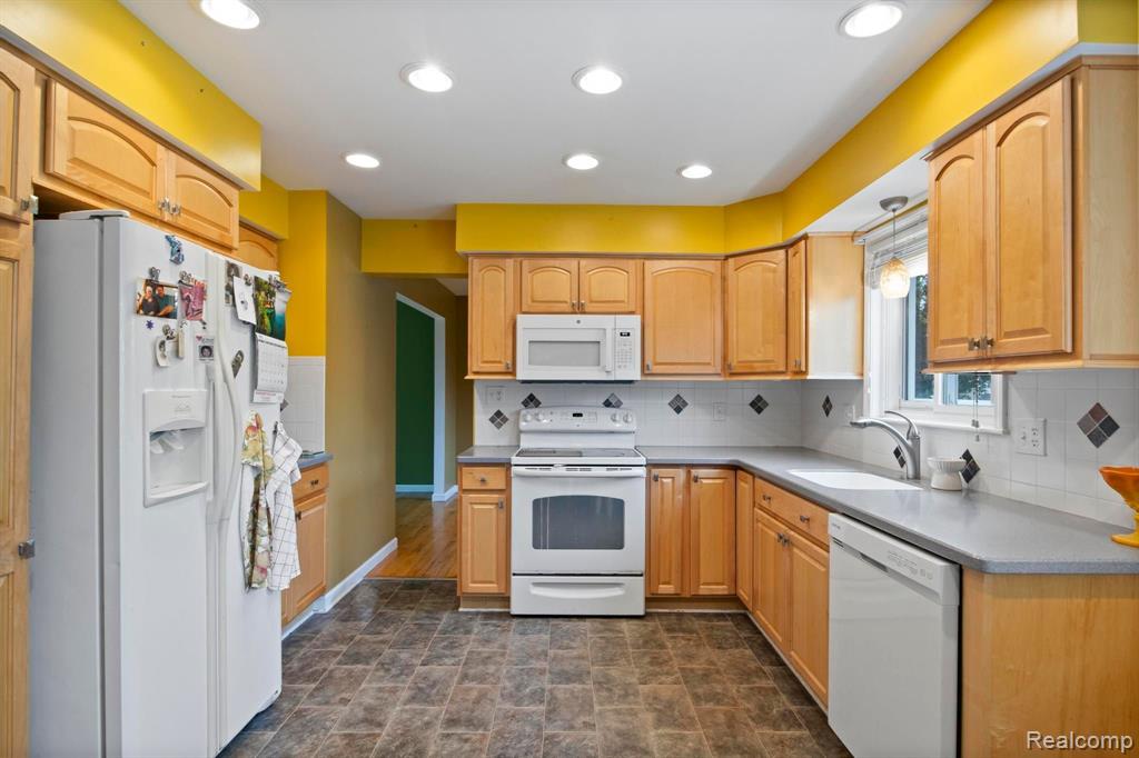 19048 Stonewood Road Riverview, MI 48193 - Photo 18 of 42 Gallery Image 18