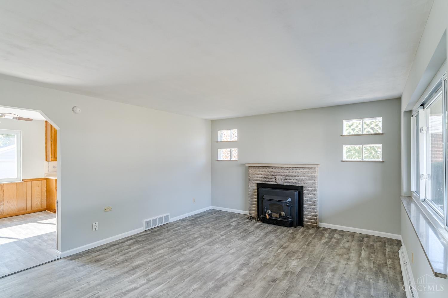 6041 Lawrence Road Cincinnati, OH 45248 - Photo 6 of 44
