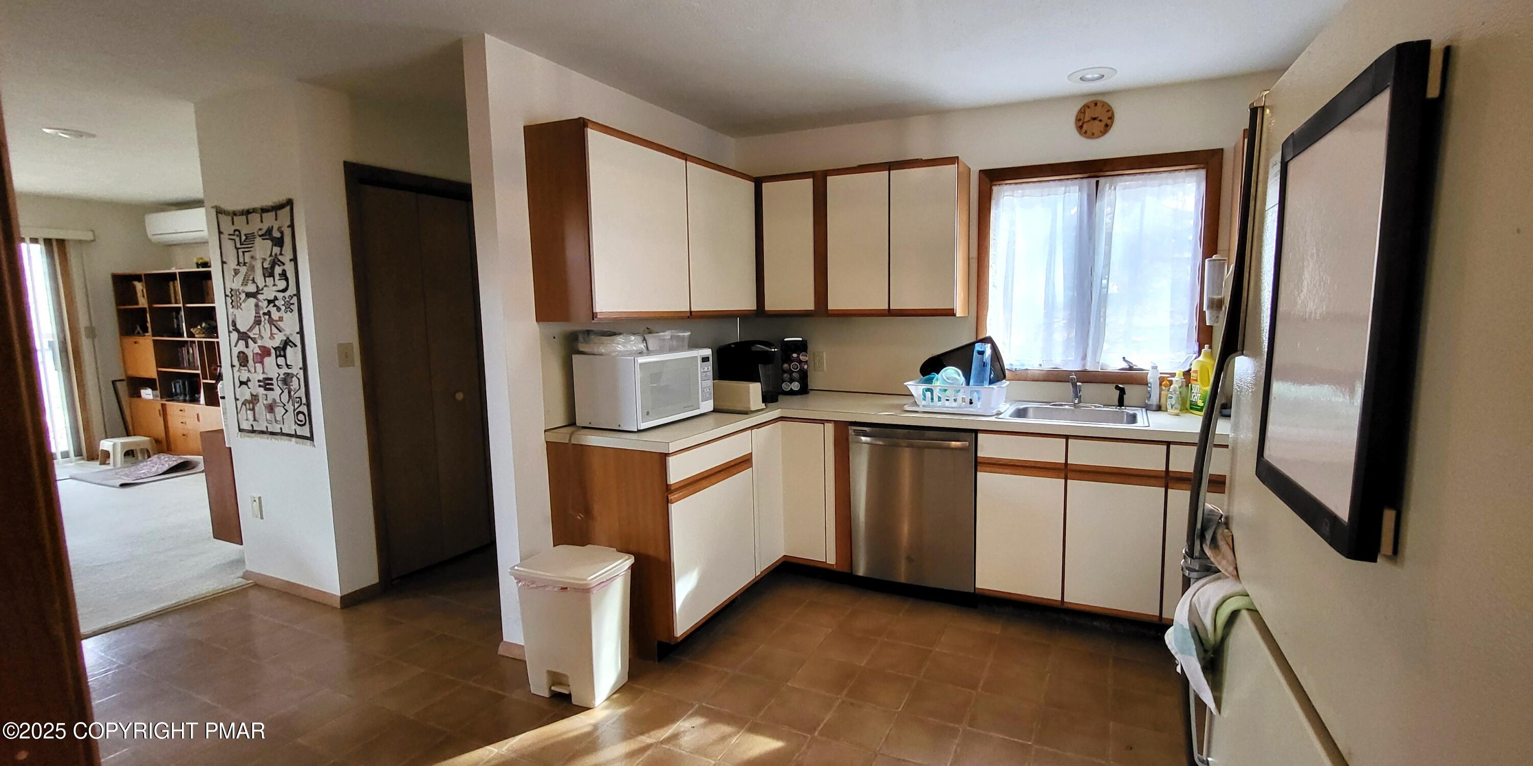 130 Bellingham Drive Bushkill, PA 18324 - Photo 3 of 65 a kitchen with appliances cabinets and a sink