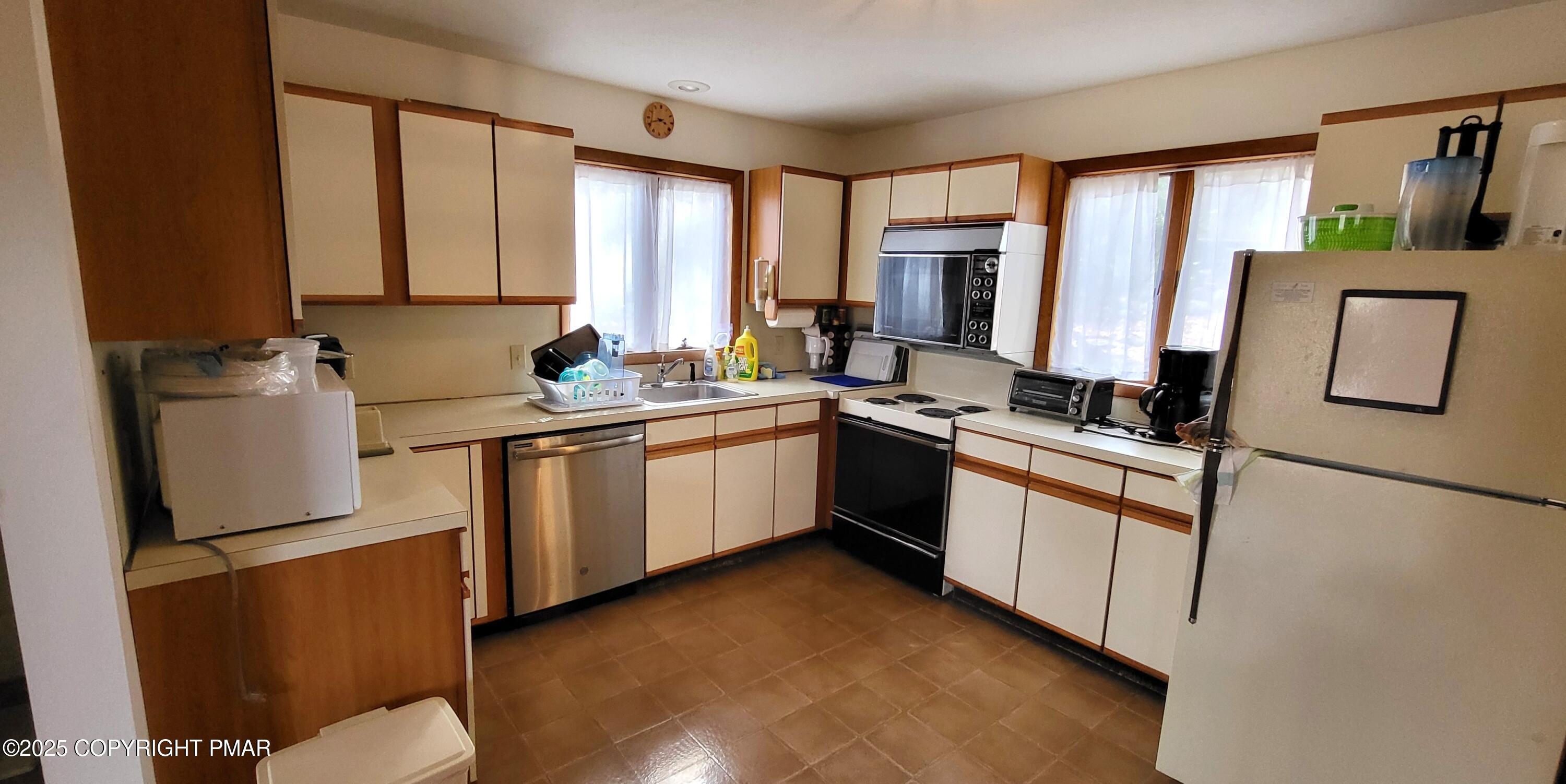 130 Bellingham Drive Bushkill, PA 18324 - Photo 5 of 65 a kitchen with a sink stove and refrigerator