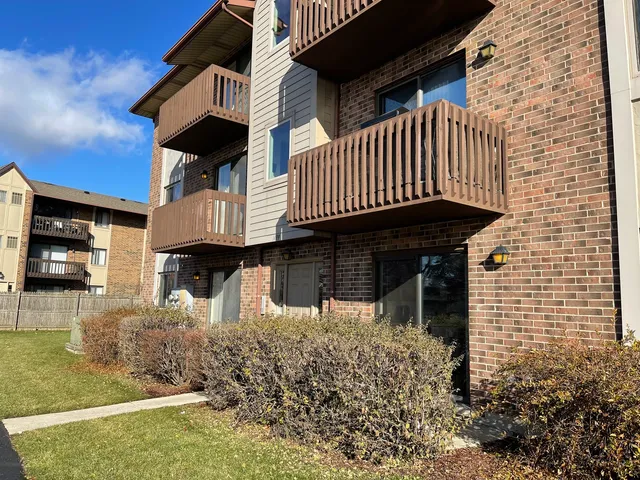 $1,695 | 1495 Georgia Court, Unit 105, Naperville, IL 60540