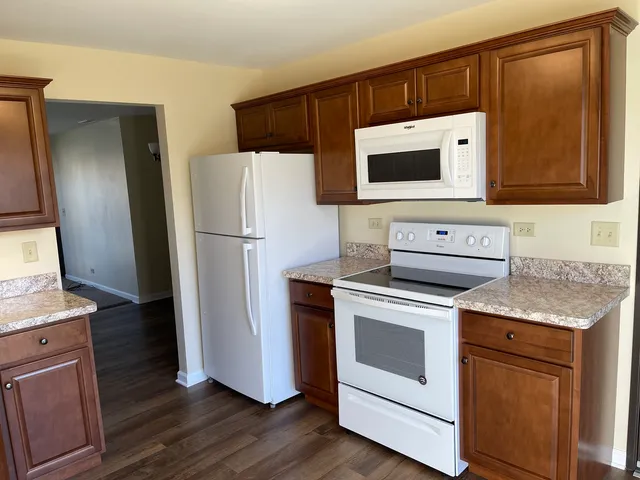 $1,695 | 1495 Georgia Court, Unit 105, Naperville, IL 60540