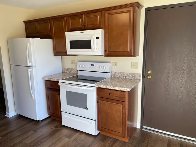 $1,695 | 1495 Georgia Court, Unit 105, Naperville, IL 60540