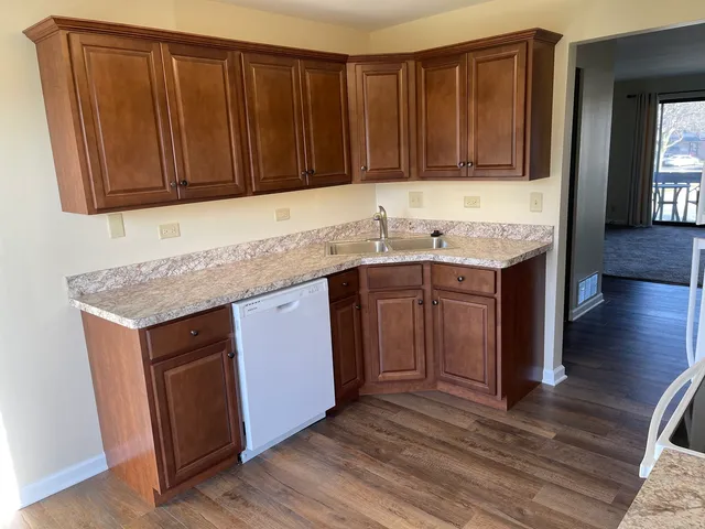 $1,695 | 1495 Georgia Court, Unit 105, Naperville, IL 60540