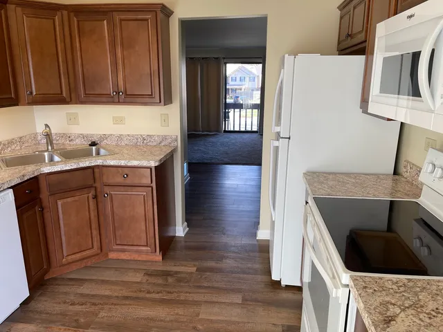 $1,695 | 1495 Georgia Court, Unit 105, Naperville, IL 60540