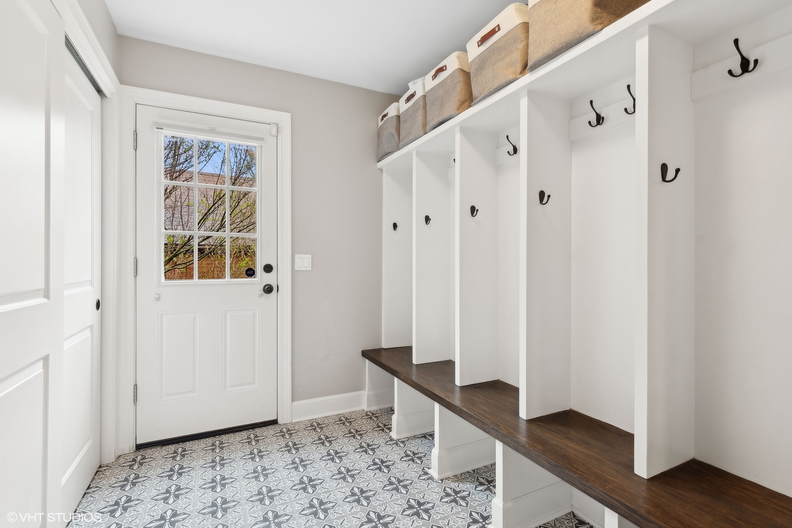 87 Ridge Road Highland Park, IL 60035 - Photo 13 of 27 a view of a entryway with wooden floor