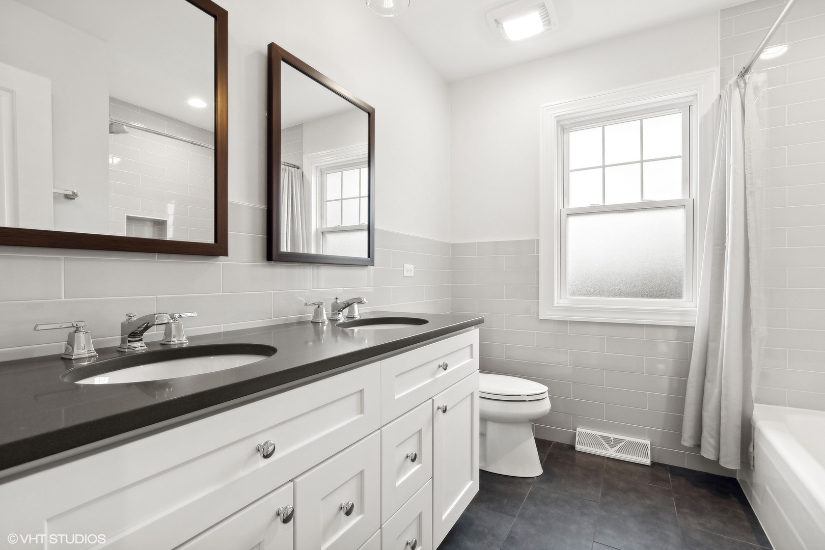 87 Ridge Road Highland Park, IL 60035 - Photo 17 of 27 a bathroom with a toilet sink and mirror
