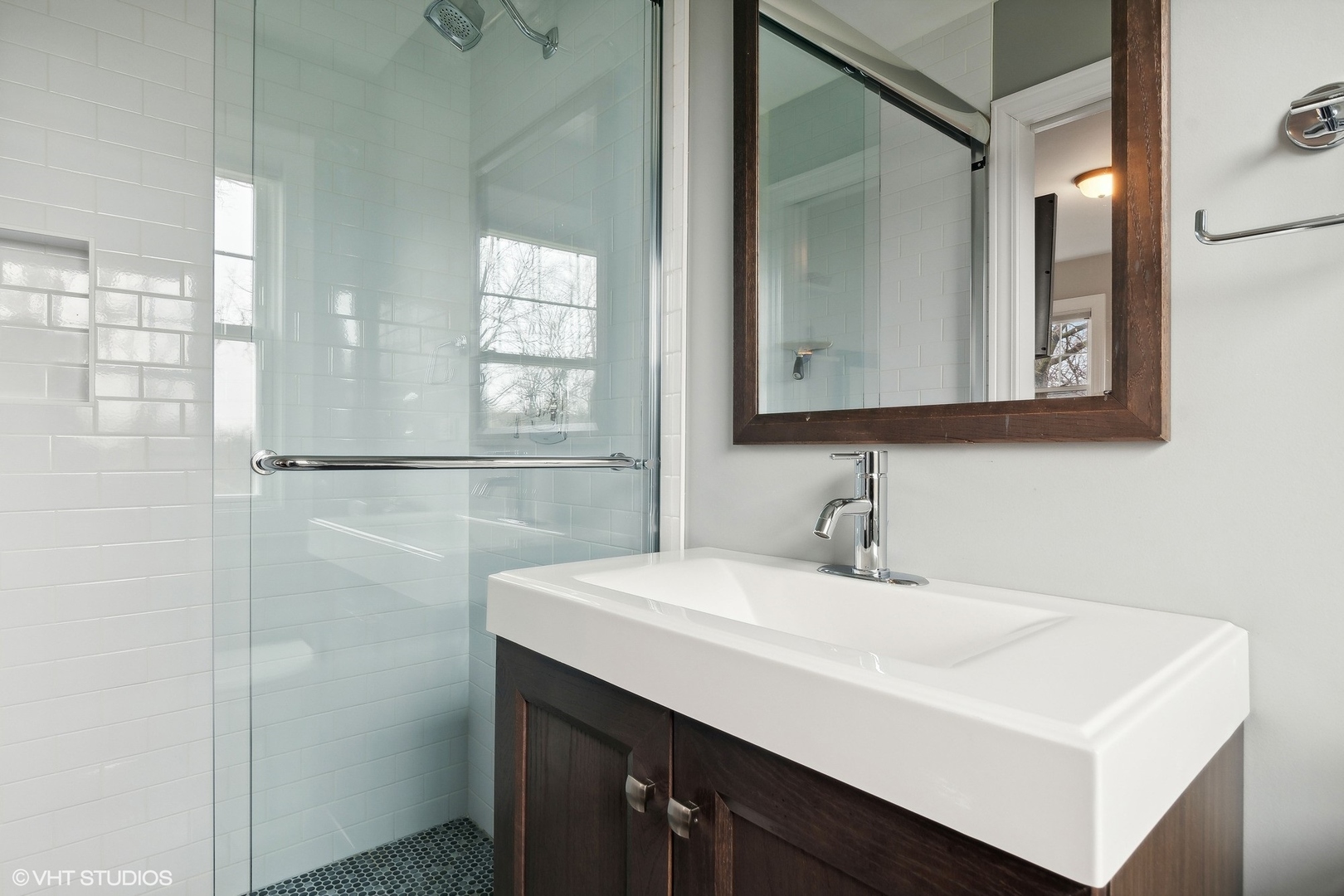 87 Ridge Road Highland Park, IL 60035 - Photo 19 of 27 a bathroom with a sink and a mirror
