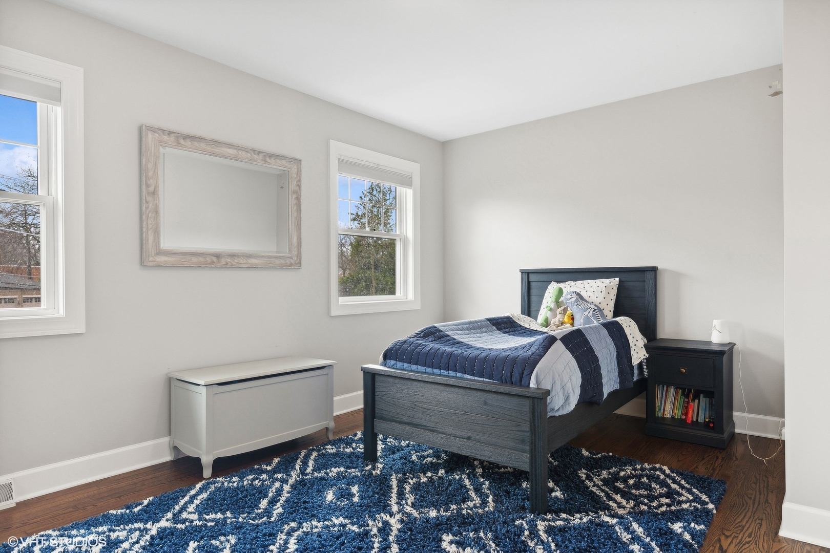 87 Ridge Road Highland Park, IL 60035 - Photo 20 of 27 a bedroom with a bed and a window