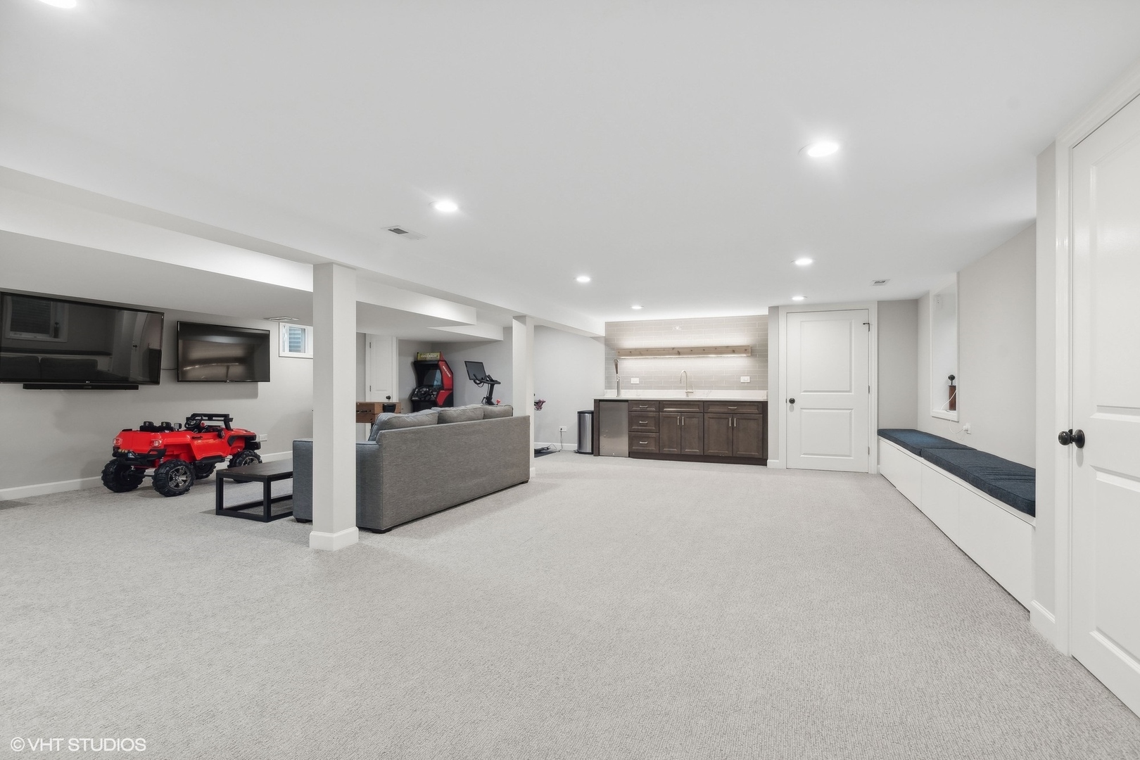 87 Ridge Road Highland Park, IL 60035 - Photo 21 of 27 a large white room with kitchen view and a window