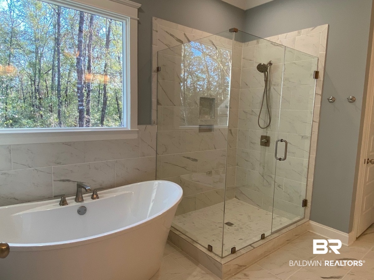 11036 Redfern Road Daphne, AL 36526 - Photo 18 of 25 Master Tub/Shower