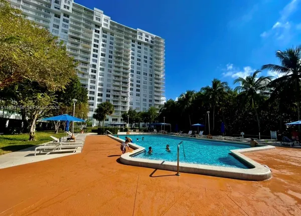 $2,250 | 2851 Northeast 183rd Street, Unit 907E, Aventura, FL 33160