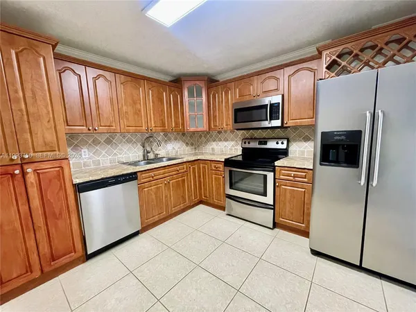 $2,250 | 2851 Northeast 183rd Street, Unit 907E, Aventura, FL 33160