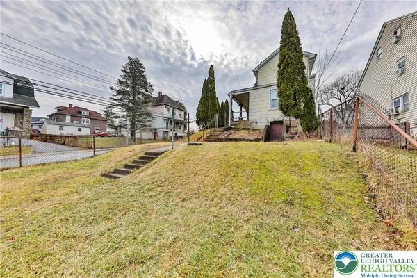 $2,300 | 303 West Lincoln Street, Easton, PA 18042