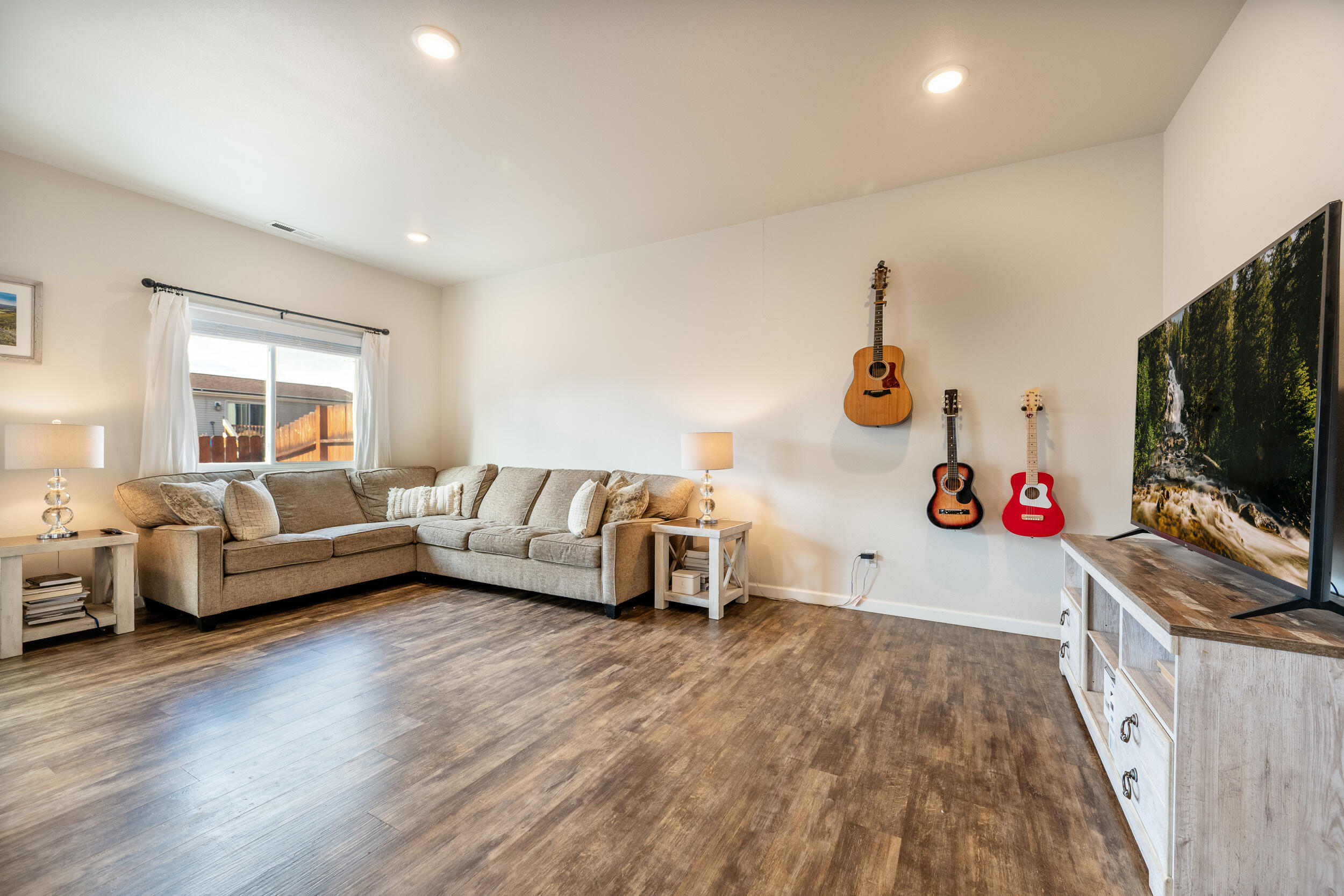 104 Trails W Circle Ranchester, WY 82839 - Photo 3 of 24 3 - Living Area