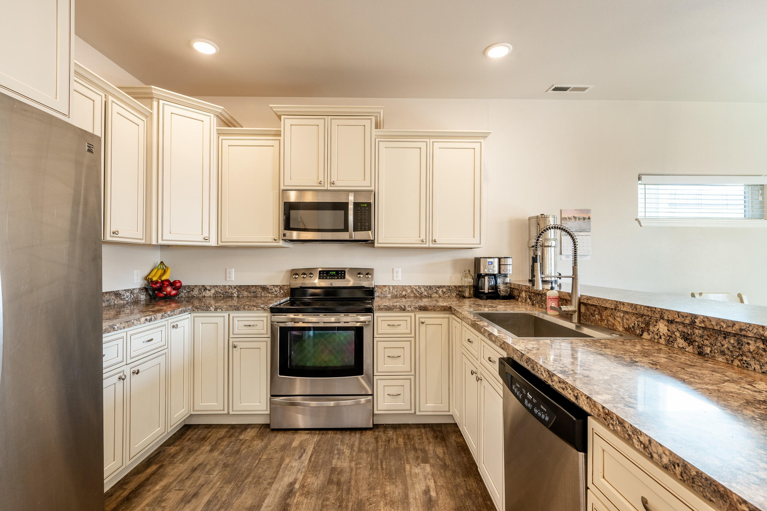 104 Trails W Circle Ranchester, WY 82839 - Photo 5 of 24 5 - Kitchen