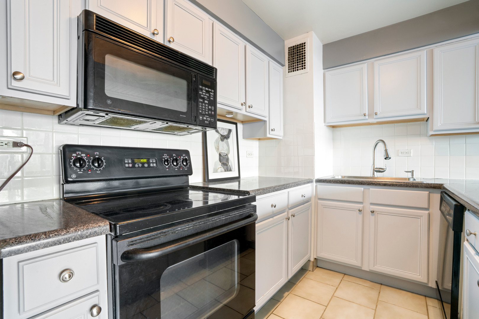 6030 North Sheridan Road, Unit 508 Chicago, IL 60660 - Photo 8 of 15