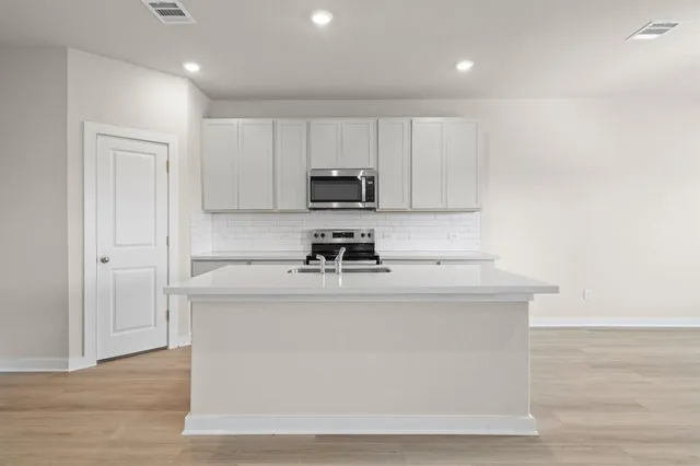 $1,700 | 256 Little Grn Trail, Jarrell, TX 76537