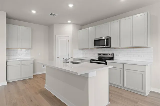 $1,700 | 256 Little Grn Trail, Jarrell, TX 76537