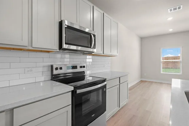 $1,700 | 256 Little Grn Trail, Jarrell, TX 76537