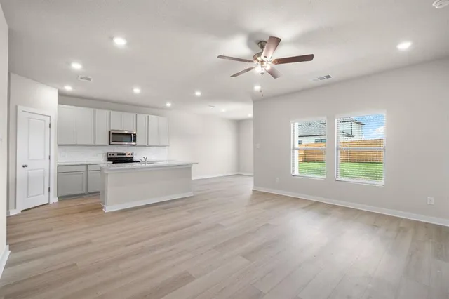 $1,700 | 256 Little Grn Trail, Jarrell, TX 76537