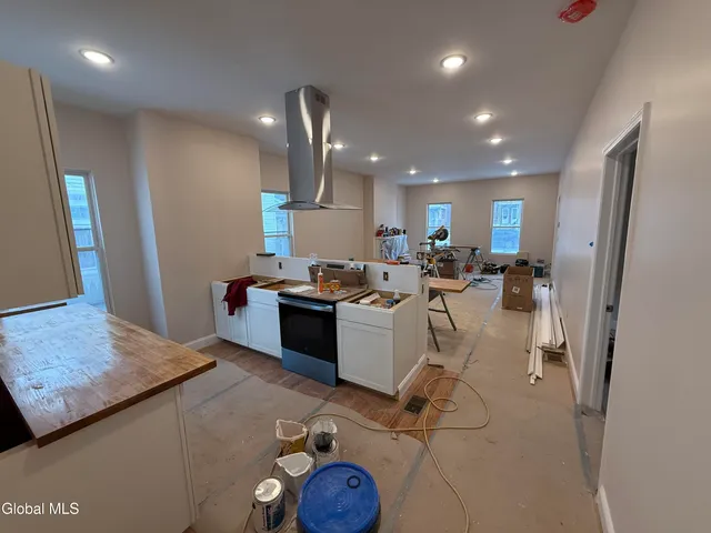 $1,950 | 253 6th Avenue, Troy, NY 12182