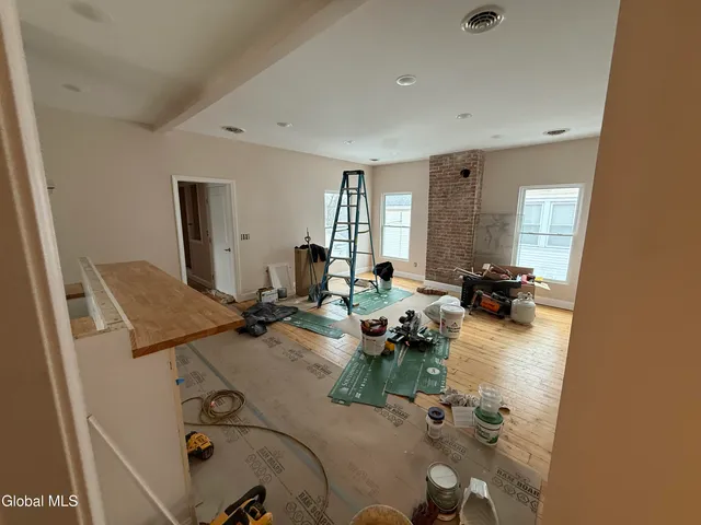 $1,950 | 253 6th Avenue, Troy, NY 12182