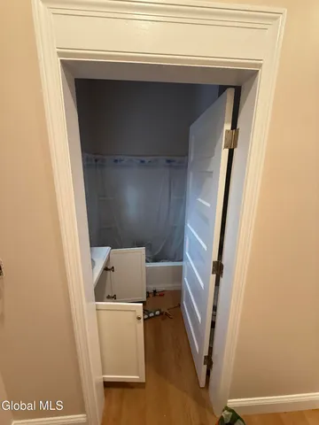 $1,950 | 253 6th Avenue, Troy, NY 12182