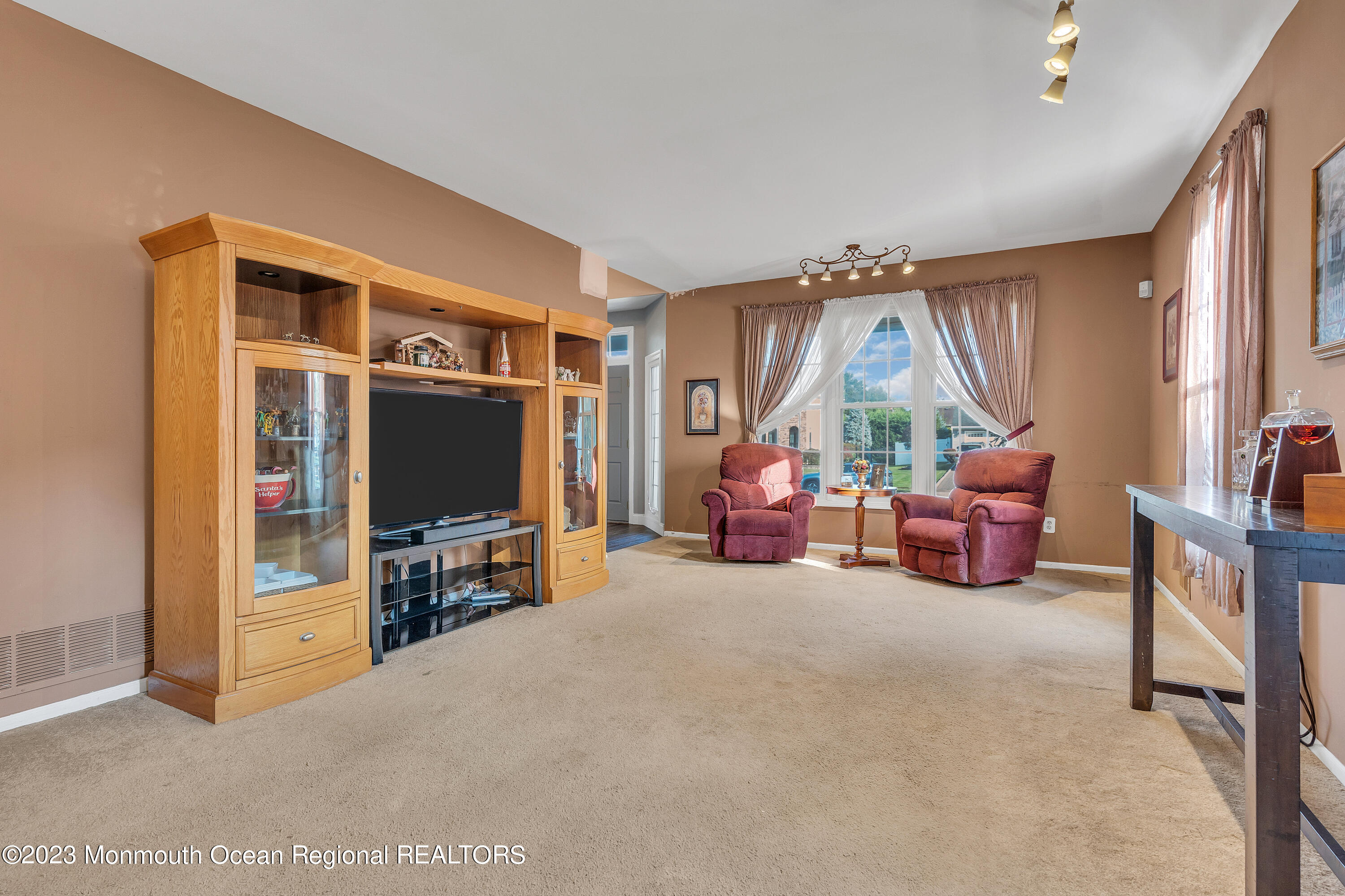 29 Royal Road Freehold, NJ 07728 - Photo 9 of 61 016_dsc03053rw