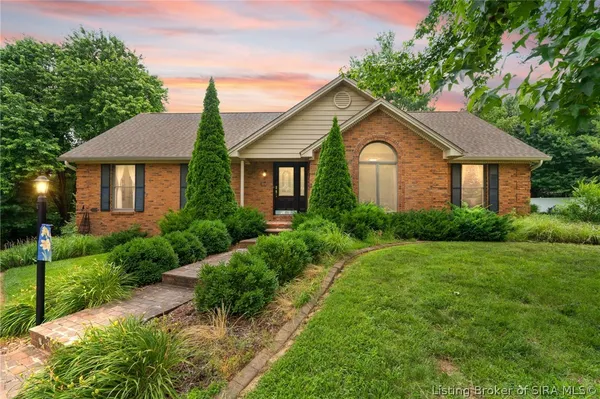 $424,900 | 3625 Greenfield Drive, New Albany, IN 47150