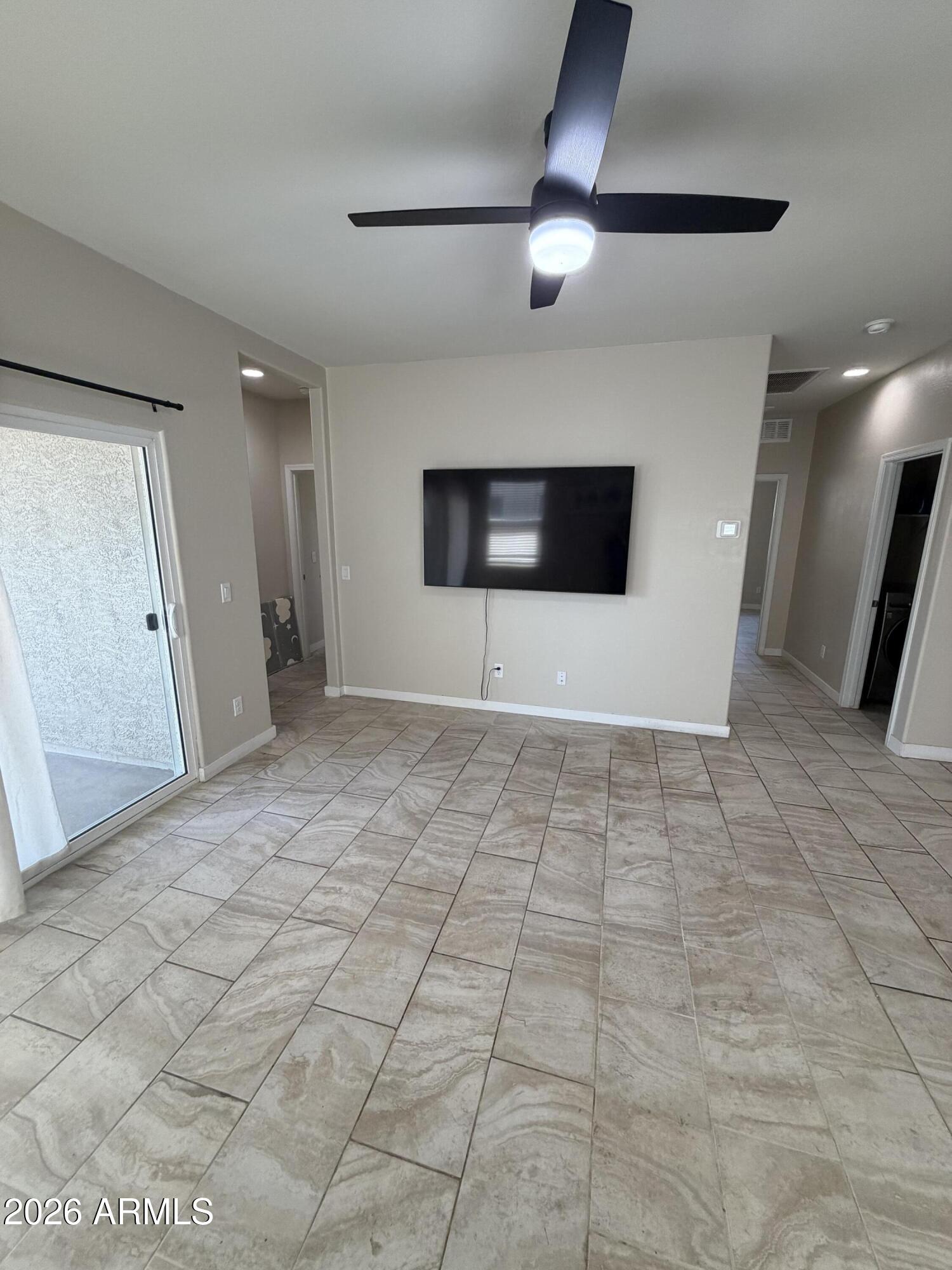 7836 West Riverside Avenue Phoenix, AZ 85043 - Photo 4 of 24 Living Area