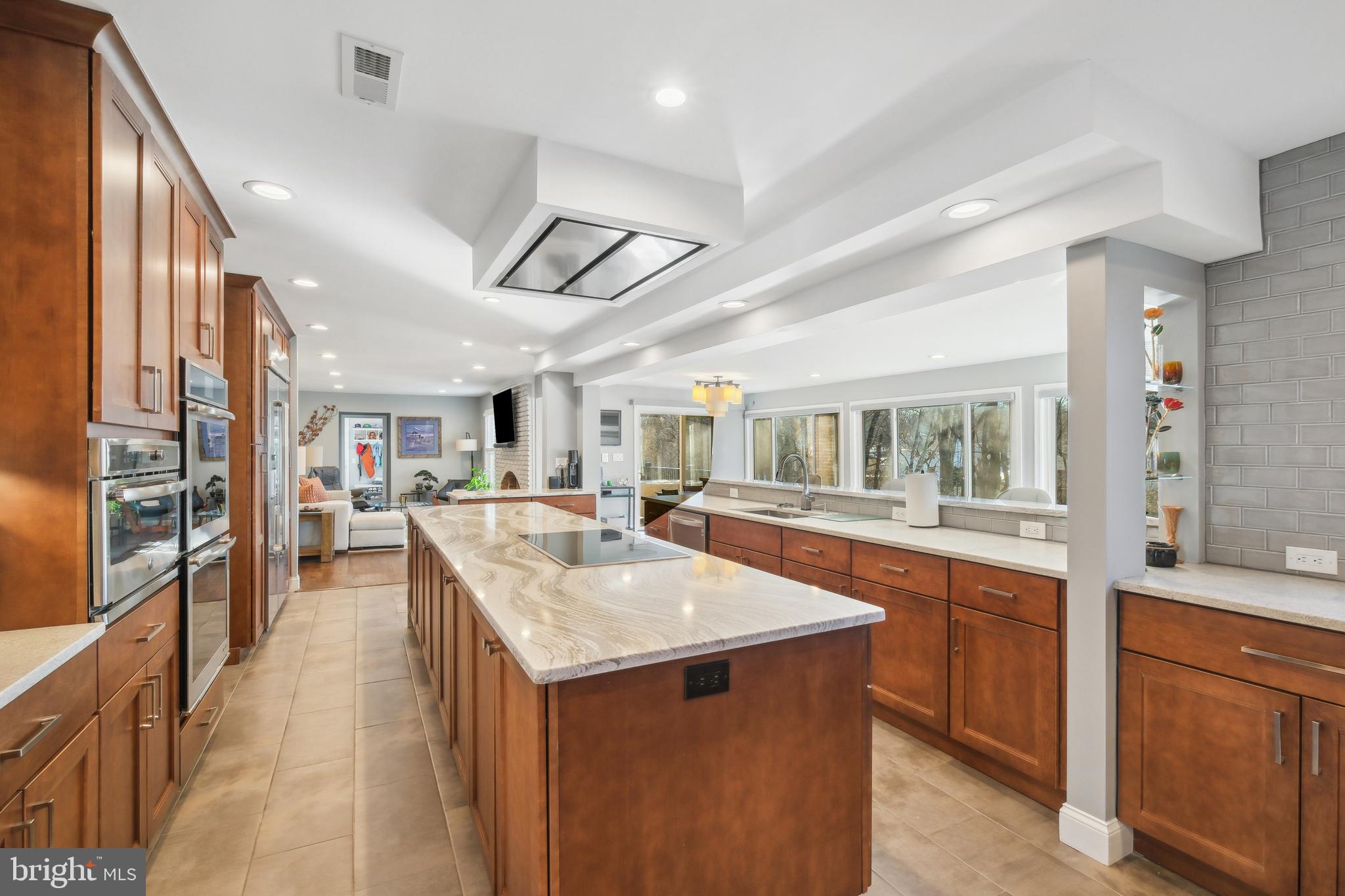9408 Wooden Bridge Road Potomac, MD 20854 - Photo 4 of 13 Chefs Kitchen