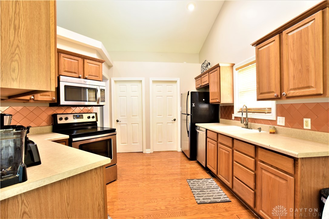 7874 Ct Ridge Fairborn, OH 45324 - Photo 3 of 29