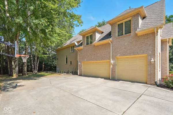 $875,000 | 5300 West Autumn Springs Court, Muncie, IN 47304