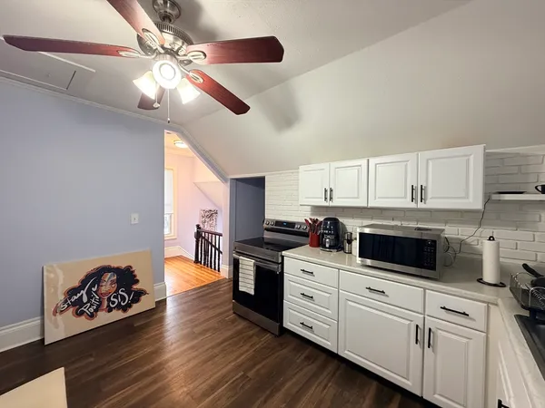 $2,900 | 341 Linwood Avenue, Unit 2, Newton, MA 02460
