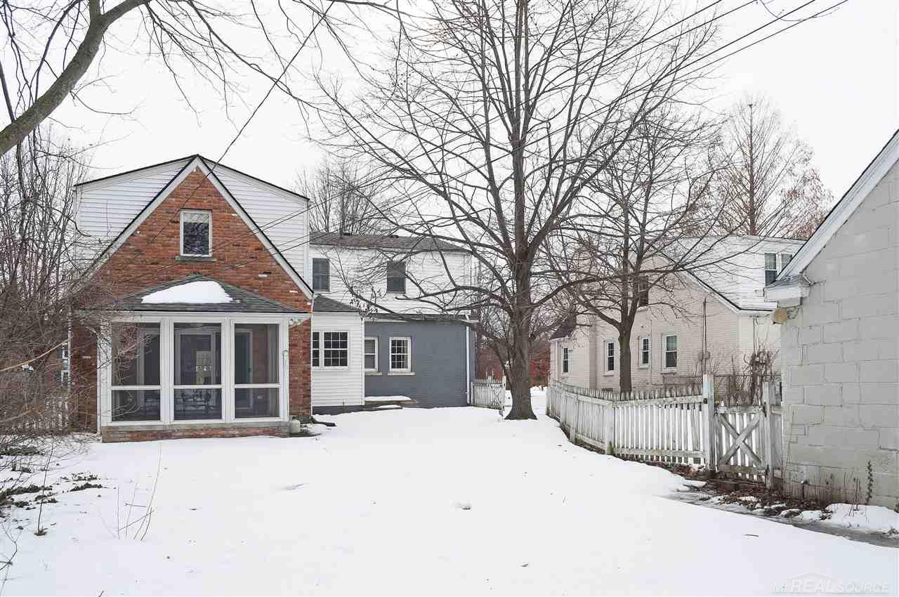 1010 Roslyn Road Grosse Pointe, MI 48236 - Photo 35 of 35 31340445-34.JPG