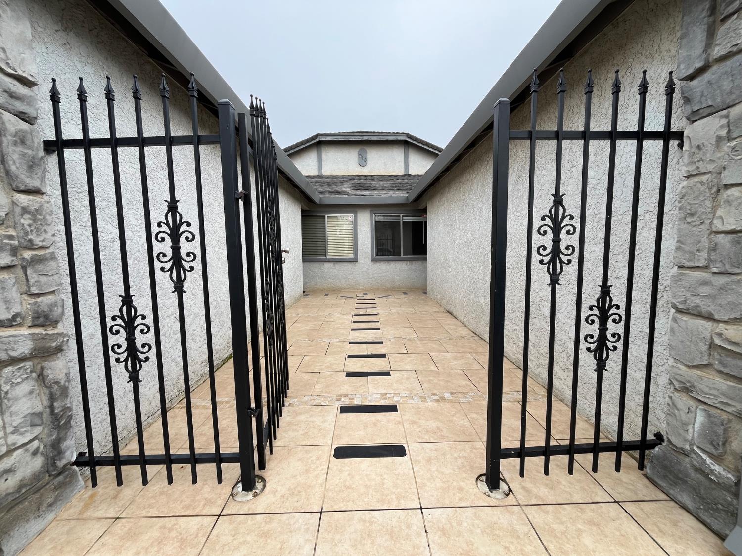 210 Tim Bell Road Waterford, CA 95386 - Photo 2 of 15