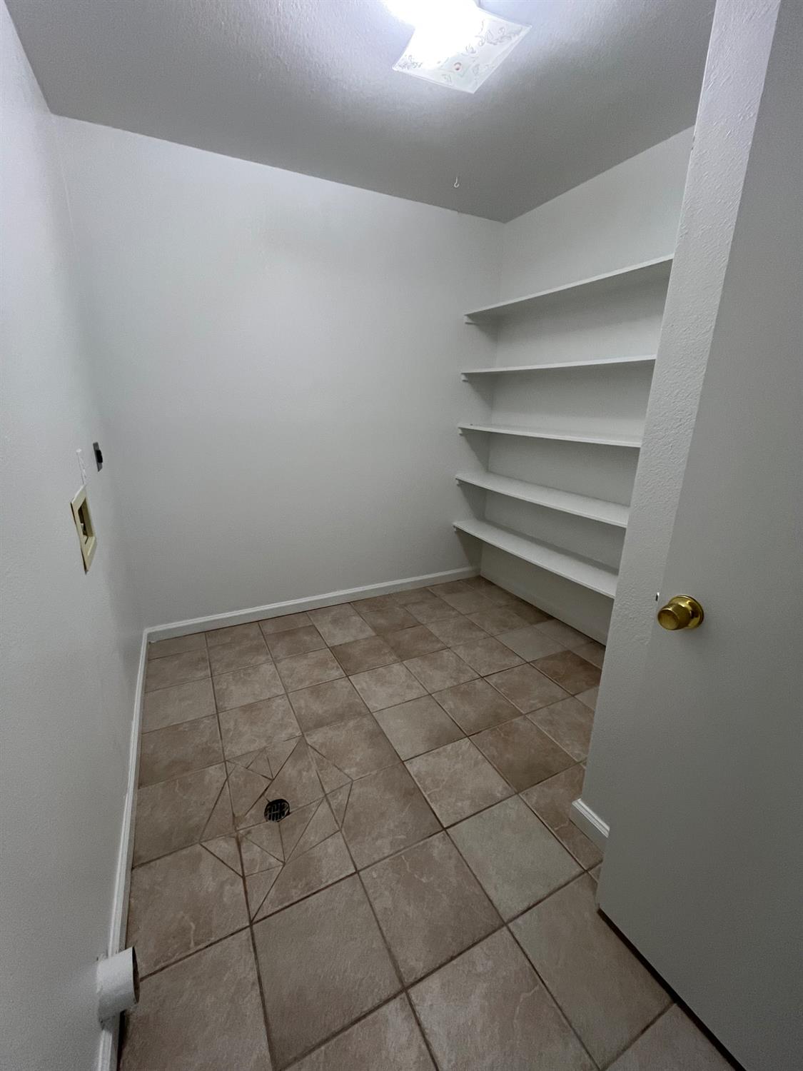 210 Tim Bell Road Waterford, CA 95386 - Photo 8 of 15 Huge laundry/pantry.