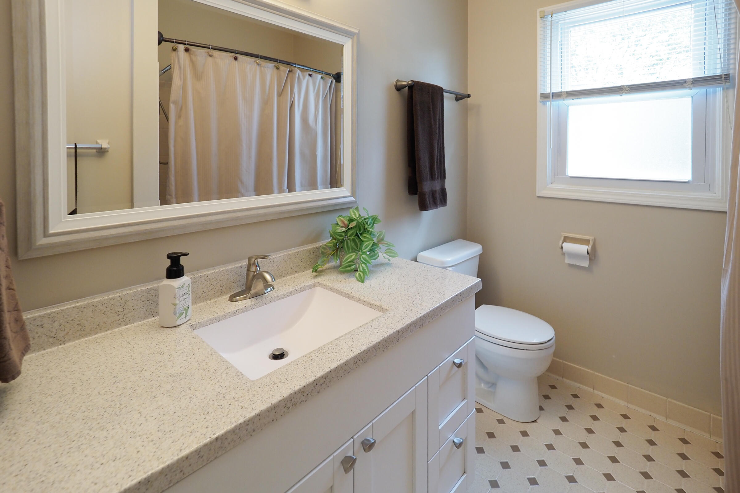 712 Newgate Road Kalamazoo, MI 49006 - Photo 23 of 29 712 Newgate Rd-125