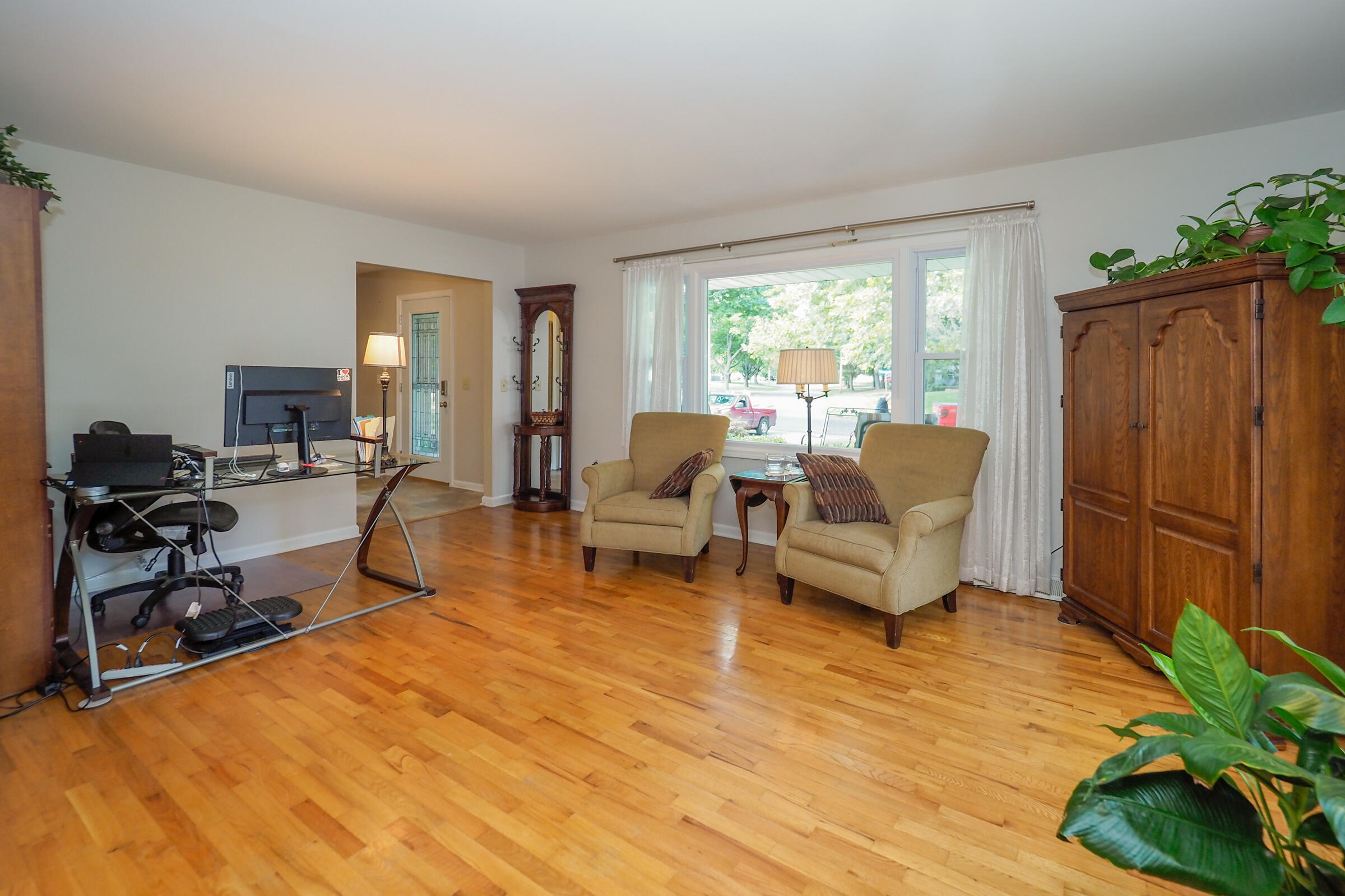 712 Newgate Road Kalamazoo, MI 49006 - Photo 4 of 29 712 Newgate Rd-104