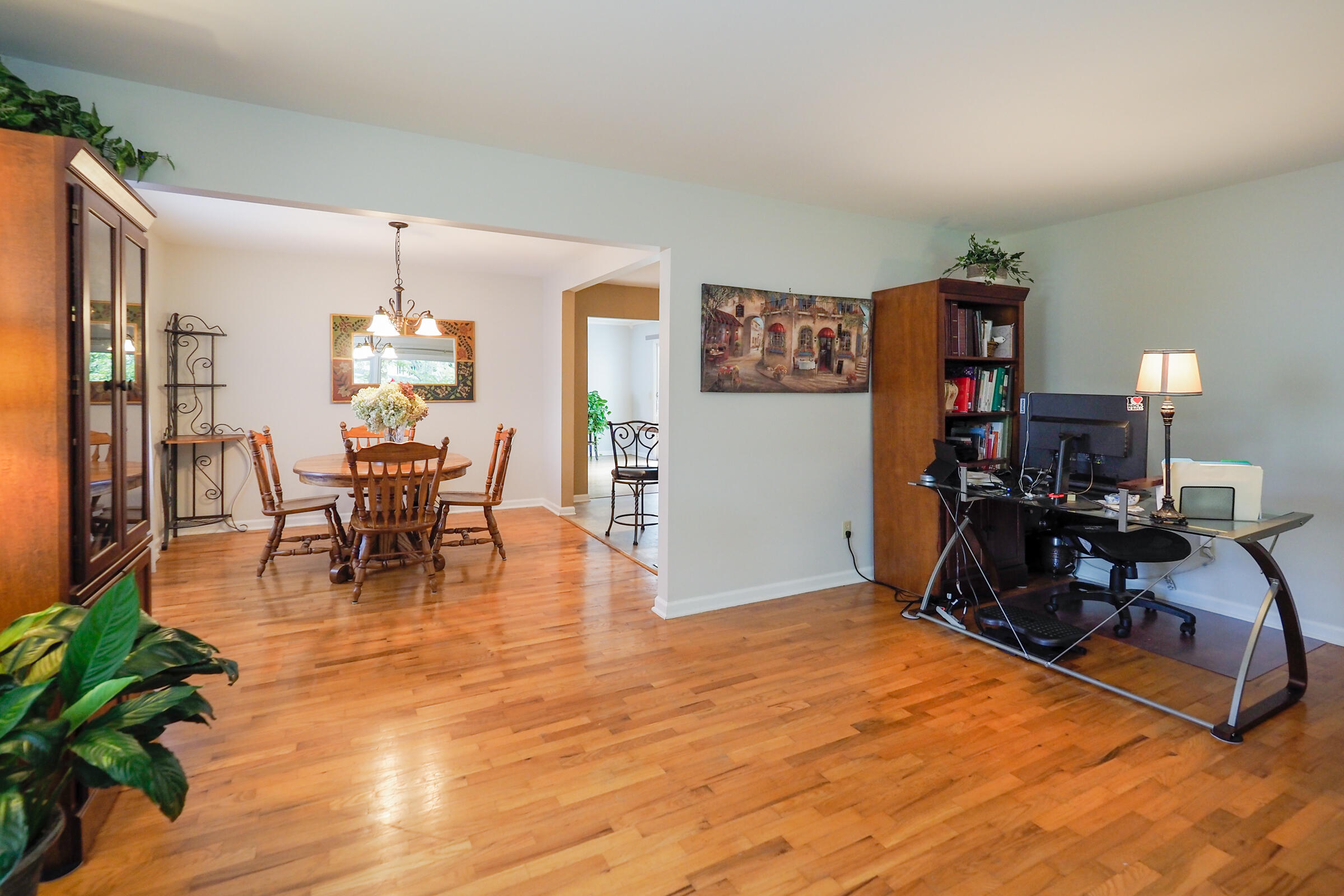 712 Newgate Road Kalamazoo, MI 49006 - Photo 5 of 29 712 Newgate Rd-106