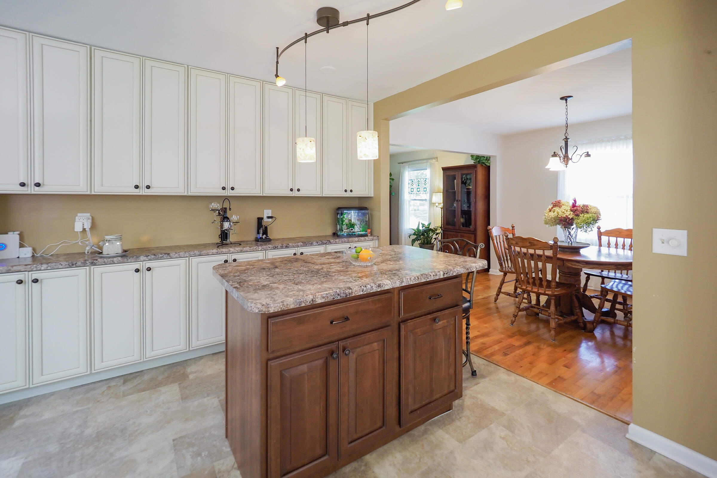 712 Newgate Road Kalamazoo, MI 49006 - Photo 8 of 29 712 Newgate Rd-111