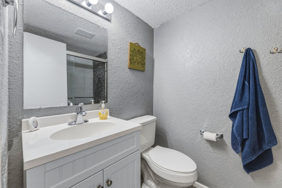 12900 Walden Road, Unit 312C Montgomery, TX 77356 - Photo 15 of 26 Full bath in upstairs loft bedroom
