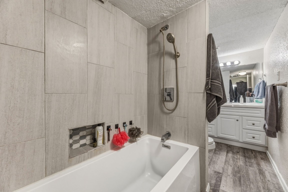 12900 Walden Road, Unit 312C Montgomery, TX 77356 - Photo 7 of 26 Full primary bath with large tub