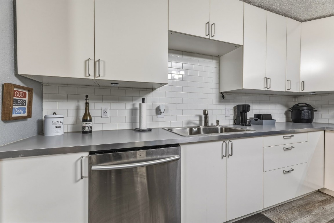 12900 Walden Road, Unit 312C Montgomery, TX 77356 - Photo 10 of 26 Dishwasher and tiled backsplash