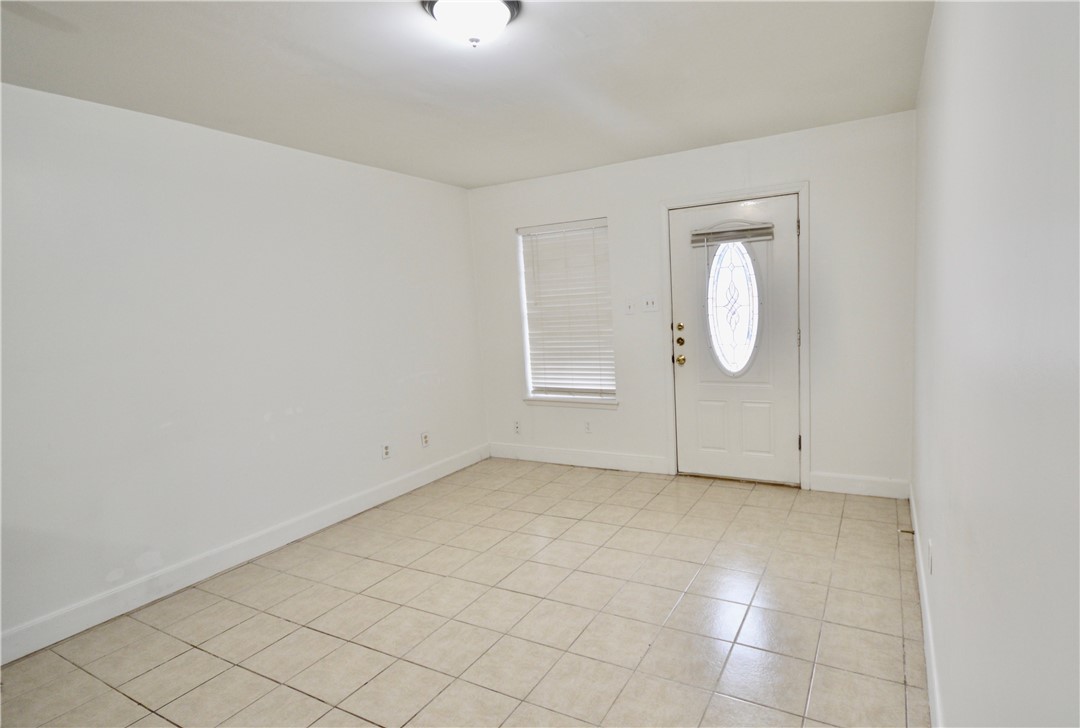 1004 Austin Street, Unit 3 Portland, TX 78374 - Photo 3 of 12 an empty room with mirror