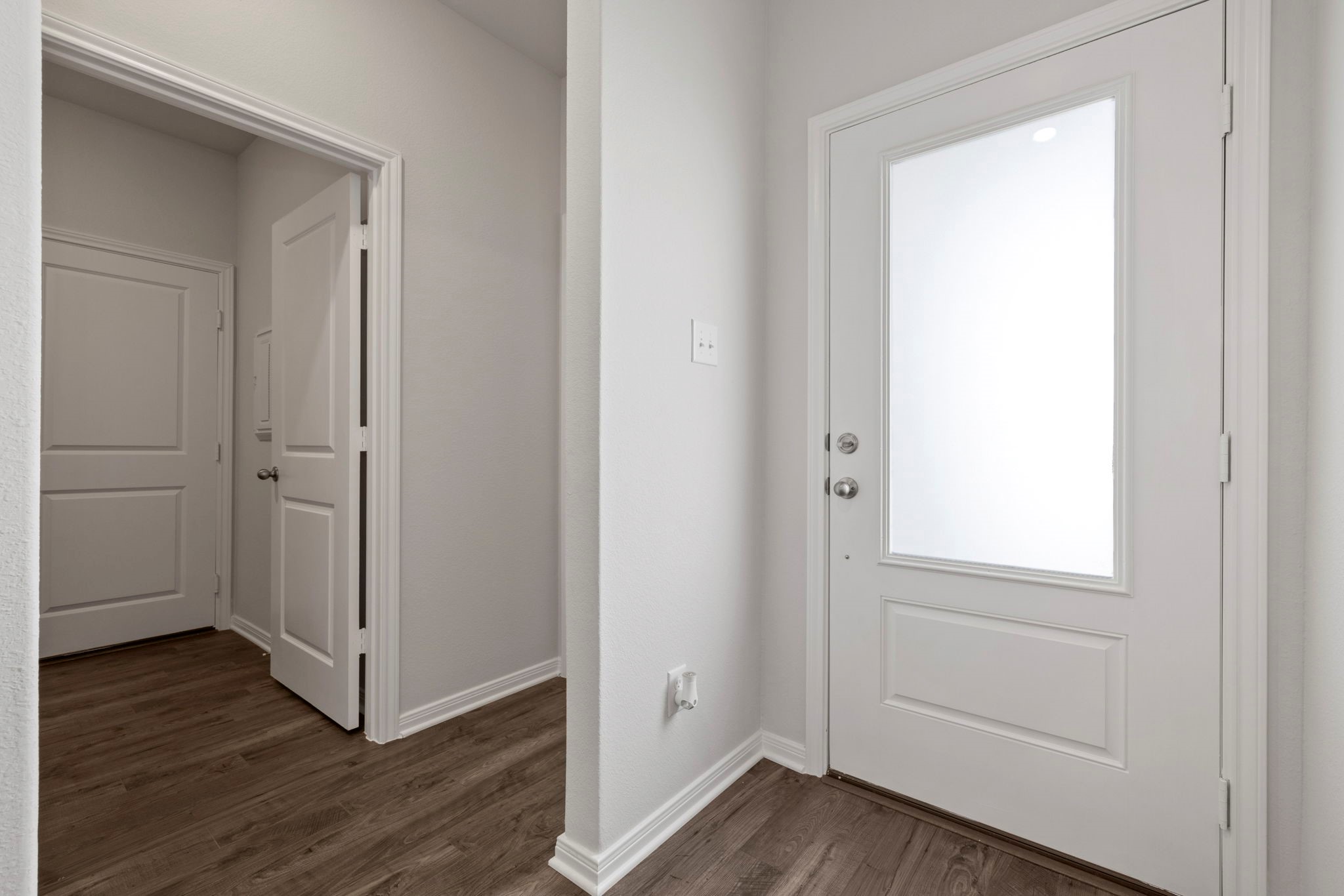 7506 Tipton Meadow Way Richmond, TX 77469 - Photo 2 of 21 an empty room with wooden floor and closet