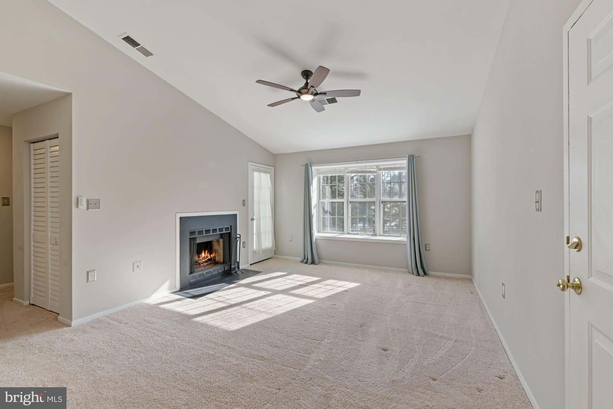 7817 D Harrowgate Circle, Unit 156 Springfield, VA 22152 - Photo 5 of 26 Living Room