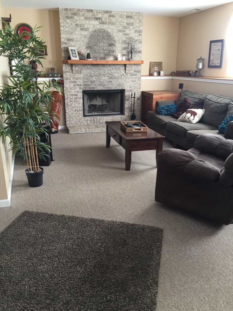 4213 Wren Lane Zion, IL 60099 - Photo 3 of 24