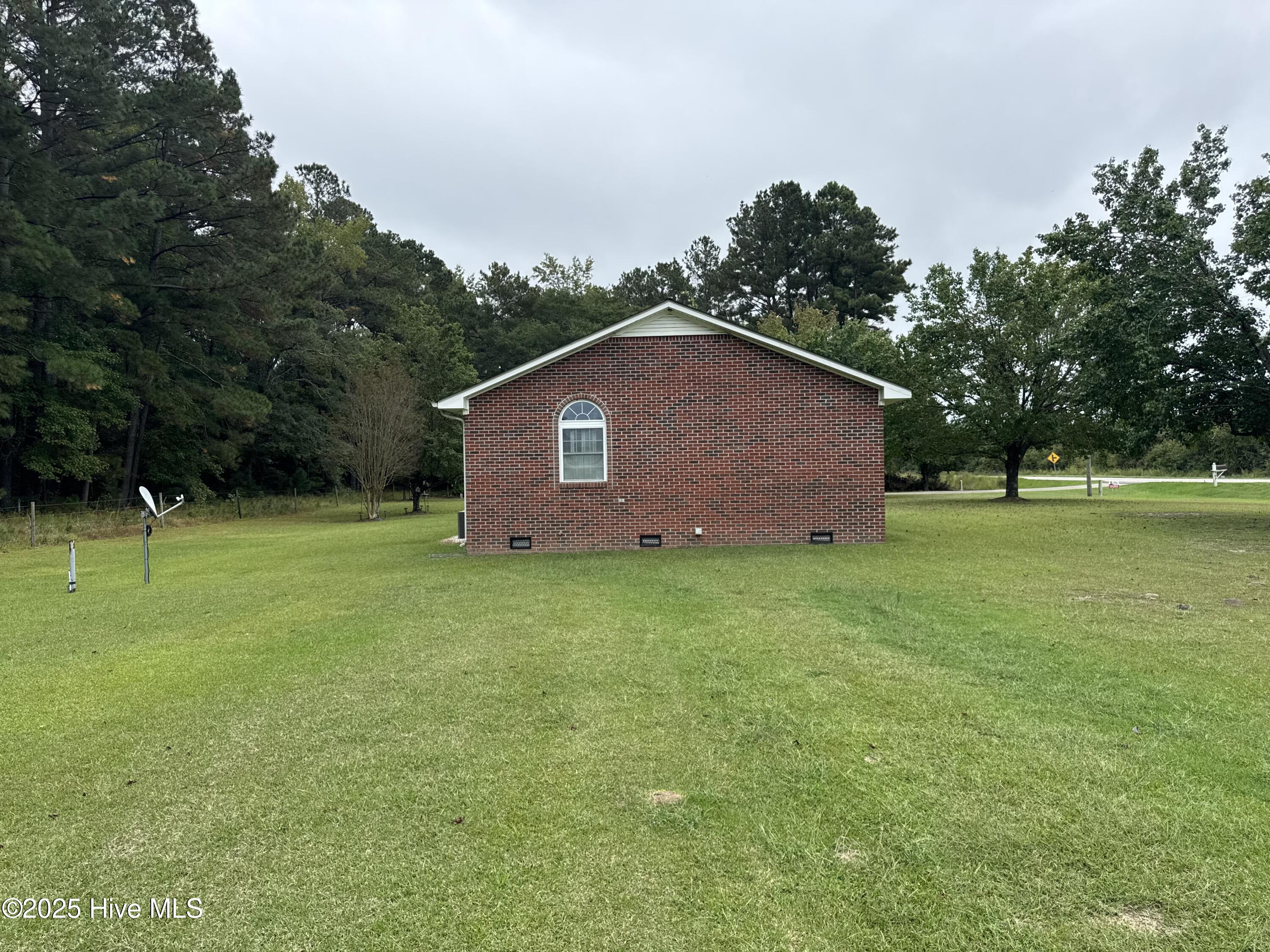 707 Gliden Road Belvidere, NC 27919 - Photo 3 of 32 IMG_4159 2